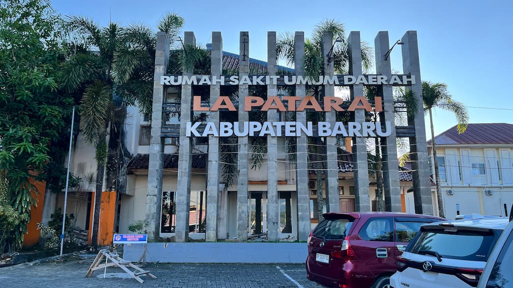RSUD La Patarai Slide 2